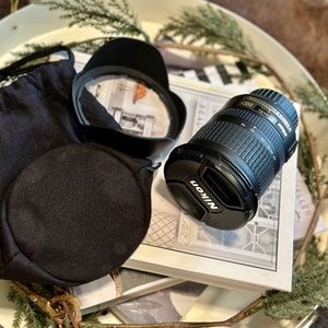 NWOT Nikon AF-S DX NIKKOR 10-24mm f/3.5-4.5G ED Lens with Hood